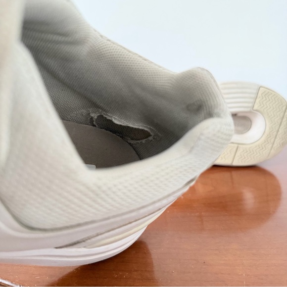 On Cloud The Roger Advantage Men White Sneakers | US 11 - Picture 8 of 9